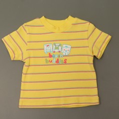 obrázek Žluté tričko s proužky a potiskem